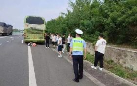 客車(chē)突發(fā)故障 漢中高速交警暖心救助縮略圖